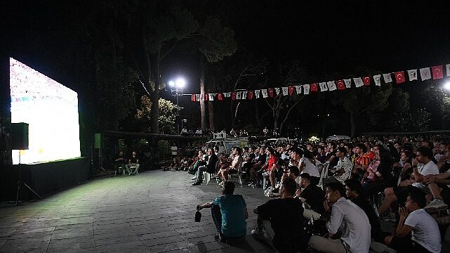 12 Dev Adam’ın final heyecanı Bornova’da dev ekranda yaşanacak