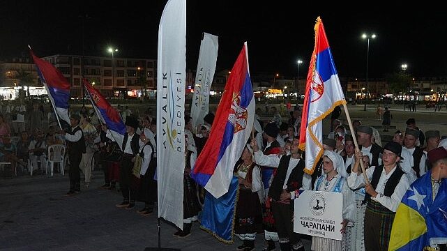 5 ülke, 17 halk dansları ekibi ve 700 dansçıyla festival bu yıl da görkemli geçti