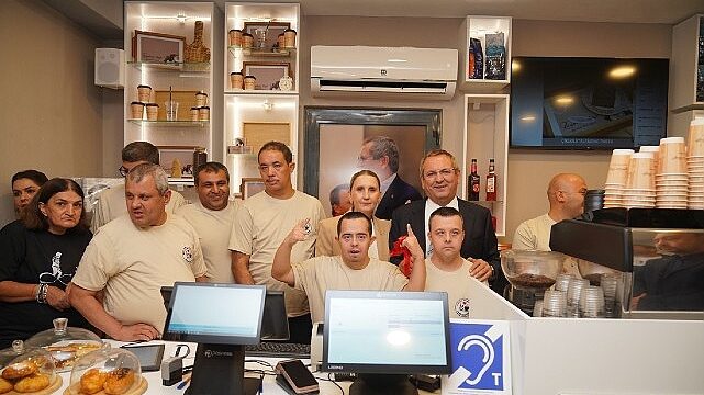 Ayvalık’ta İlk Engelsiz Kafe Hizmete Açıldı