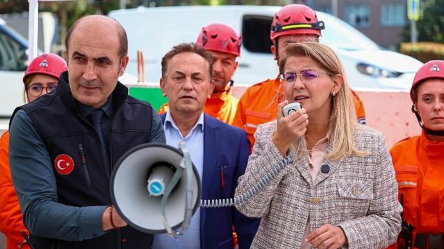 Bakırköy Belediyesi’nden eşzamanlı deprem tatbikatı