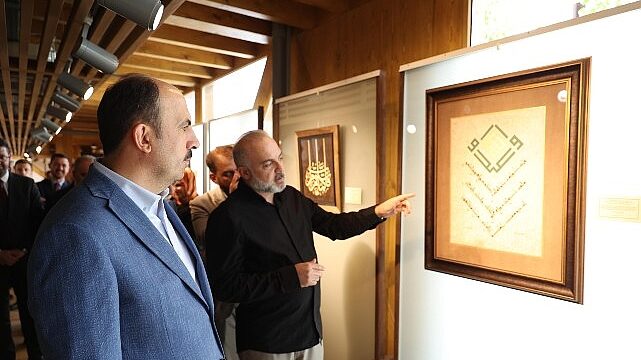 Başkan Altay Meydan Evleri’nde Sergileri ve Esnafları Ziyaret Etti