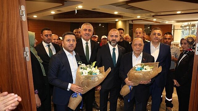 Başkan Arı, Hizmet-İş Nevşehir Şubesi’nin Genel Kuruluna Katıldı