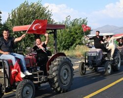 Başkan Dutlulu Ilgın Mahallesi’nde Traktör Konvoyu ile Karşılandı