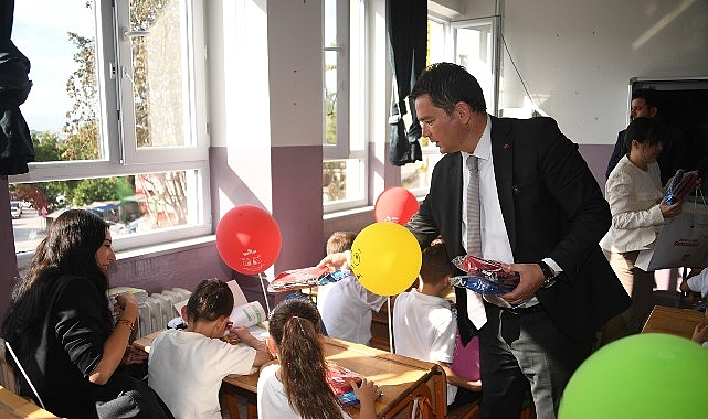 Başkan Erkan Aydın’dan öğrencilere ilk ders sürprizi