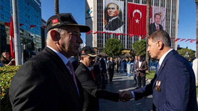 Başkan Tugay gazileri ağırladı