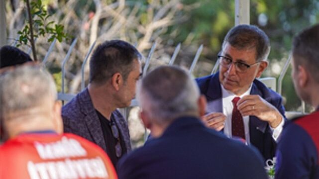 Başkan Tugay İtfaiye Haftası’nda itfaiye personeli ile buluştu