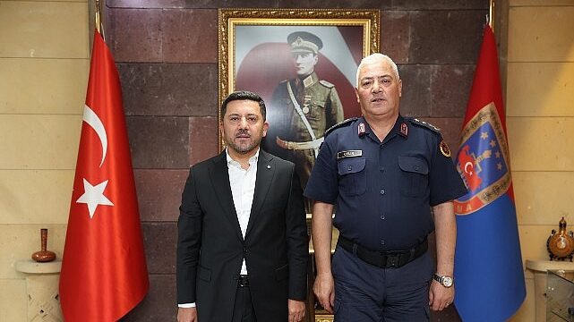 Belediye Başkan Arı’dan Jandarma Komutanı Çelik’e Ziyaret