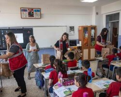 Bornova Belediyesi’nden Öğrencilere İlk Gün Desteği