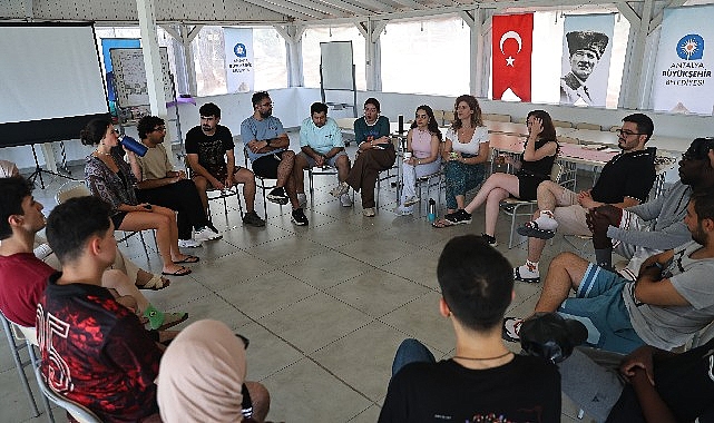 Büyükşehir Belediyesi Doğu-Batı Kampı ile gençleri buluşturdu