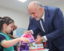 Canik Belediyesi Okula Başlayan Tüm Öğrencilerin Çanta ve Kırtasiye Setlerini Teslim Etti