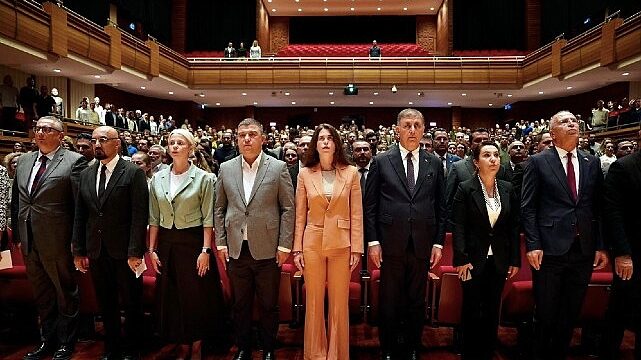 Çeşme Belediye Başkanı Lâl Denizli, İzmir Büyükşehir Belediyesi Kurumsal Sürdürülebilirlik Raporu Lansmanında konuştu