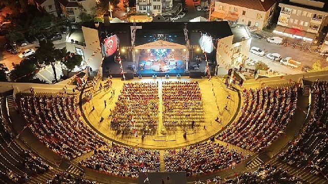 Çeşme Festivali’nde ilk gün coşkusu