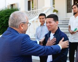 Çift Diploma Programı ile EÜ’ye gelen Özbek öğrenciler Rektör Prof. Dr. Budak’ı ziyaret etti