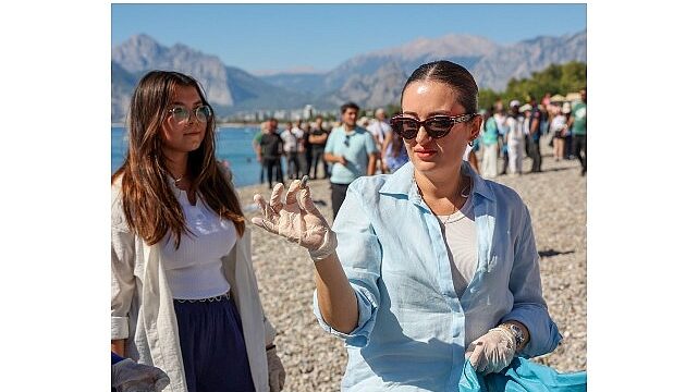 Denizden tekne parçası şezlong ve araç lastiği çıktı