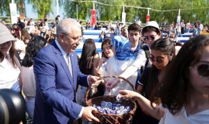 Ege Üniversitesi yeni öğrencilerine şenlikle “Merhaba” dedi