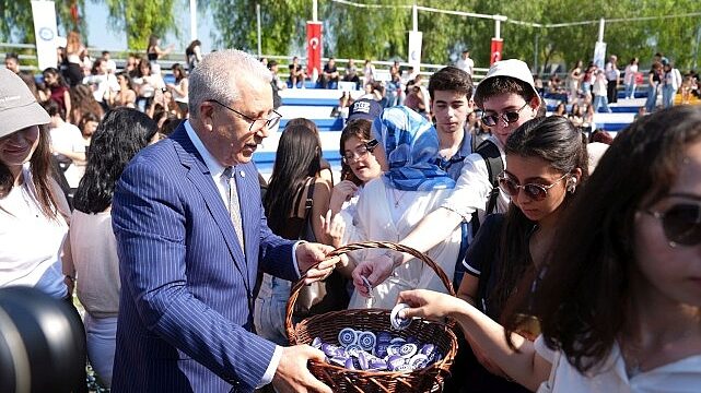 Ege Üniversitesi yeni öğrencilerine şenlikle “Merhaba” dedi