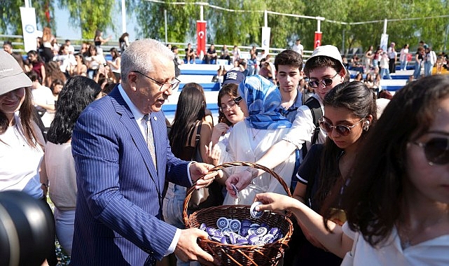 Ege Üniversitesi yeni öğrencilerine şenlikle “Merhaba” dedi