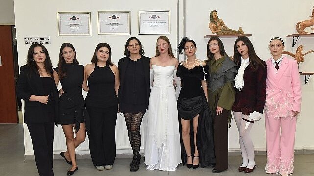 Ege’de edebiyat ve moda aynı sahneyi paylaştı