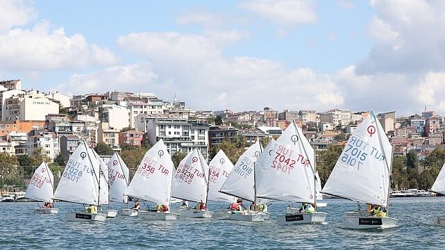 Genç sporcular şampiyonluk için yarıştı