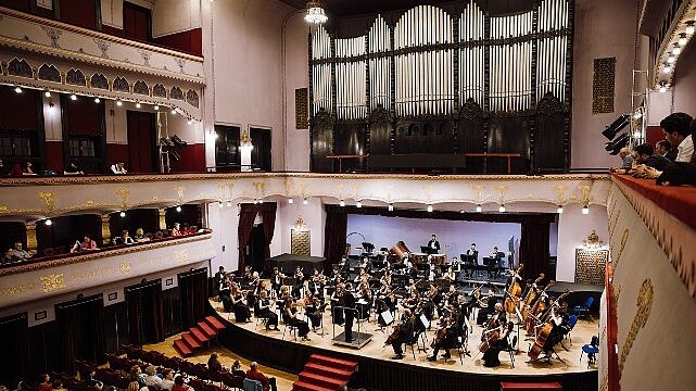 George Enescu Festivali’ne davet edilen ilk Türk orkestrası İDSO alkışlarla yurda döndü