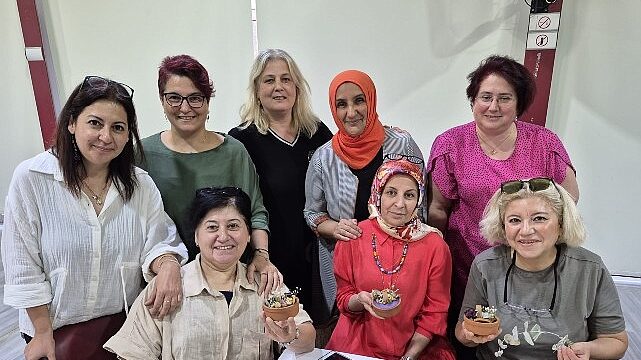 Gölcük’te Kadınlar Kendi Mumlarını Tasarladı