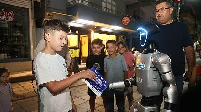 İnsansı Robot Canik Sokaklarında