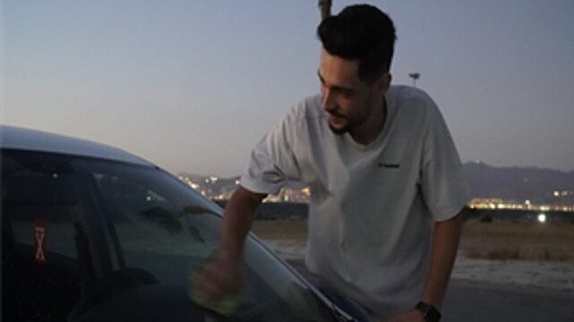 İzmir’de arabada film keyfi