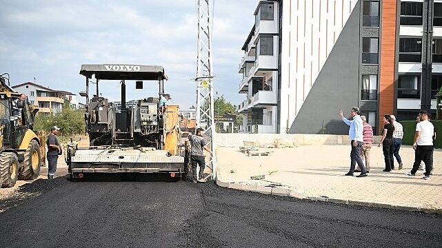 Kartepe’de Asfalt Atağı Sürüyor