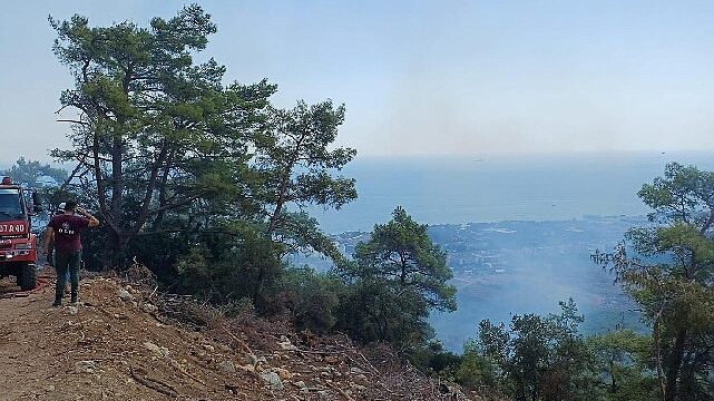 Kemer’de korkutan yangın
