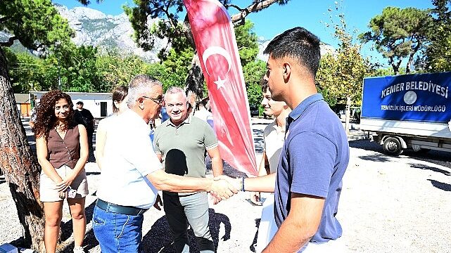 Kemer’de sahil temizliği yapıldı
