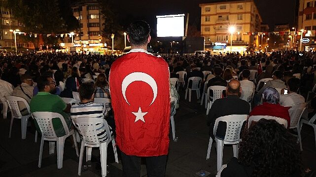 Kent Meydanı, 12 Dev Adam’ın final heyecanına sahne oldu