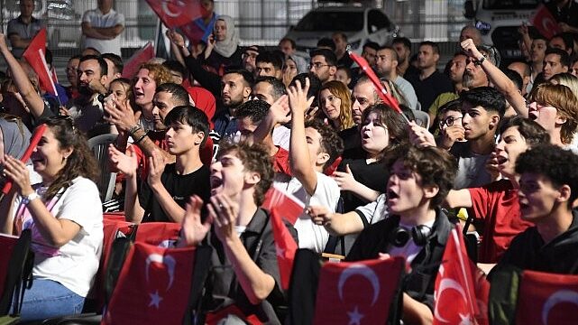 Milli heyecan Osmangazi Meydanı’nda yaşandı