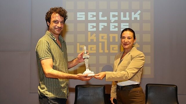 Özgür Mumcu Efes Selçuklularla buluştu: Başkan Sengel’den cesaret mesajı!