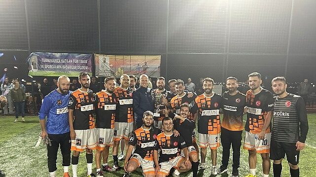Parsan Futbol Takımı şampiyon oldu