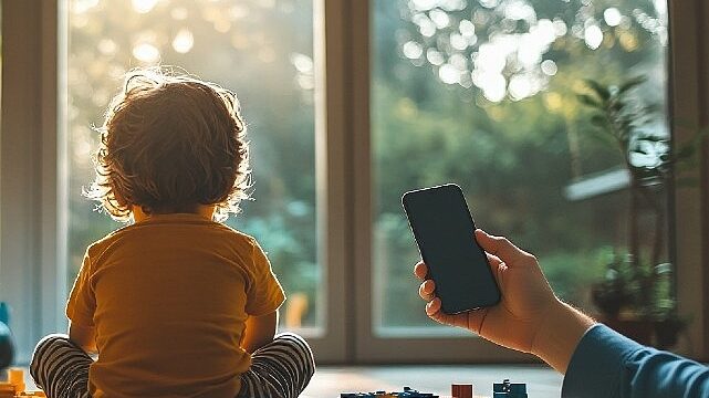 Paylaşmak her zaman önemsemek değildir: Çocuk fotoğraflarını paylaşırken onları riske atmamak için nasıl davranmalı?