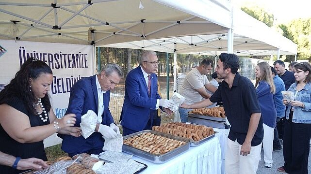 Rektör Prof. Dr. Budak’tan öğrencilere “boyozlu” karşılama
