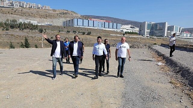 Başkan Önal’dan Saha Mesaisi – Başkan Önal Mahallelerde projeleri inceledi, vatandaşlarla buluştu