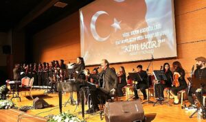Belediye Başkanı Arı, “Kim Var” Sanat Etkinliğine Katıldı