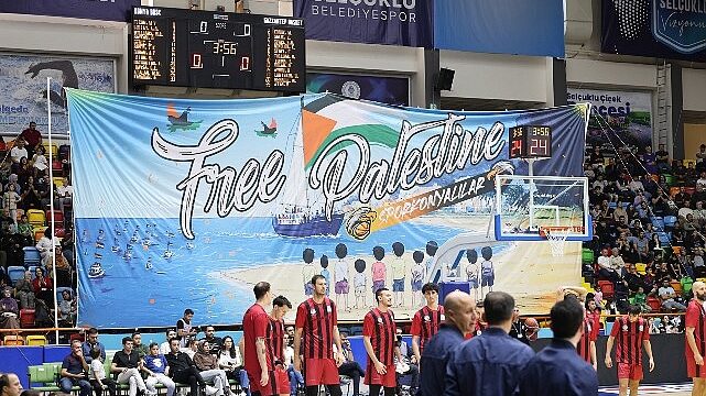 Büyükşehir Belediyespor – Gaziantep Basketbol Maçında Gazze’ye Destek Pankartı Açıldı