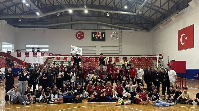 Gölcük Belediyespor Erkek Voleybol Takımı Galibiyetle Başladı