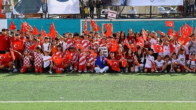 Karabağlar ’da Amatör Spor Kulüplerine Büyük Destek