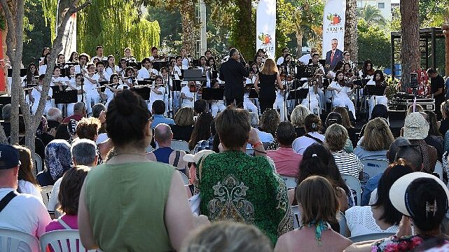 Kemer’de sokak hayvanları yararına üçüncü konser