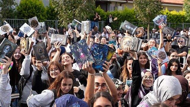 Kocaeli Kitap Fuarı’nda kitap aşkı kuyruklara sığmadı