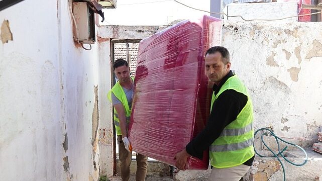 Konak’ta ‘Evden Eve Dayanışma’ devam ediyor