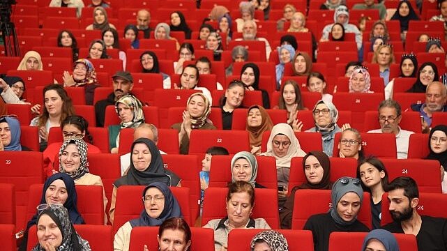 “Kötü söz dengeyi bozar, iyi söz huzuru kurar”