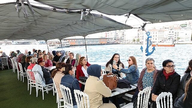 Küçükçekmeceli kadınlar İstanbul Boğazı’nda