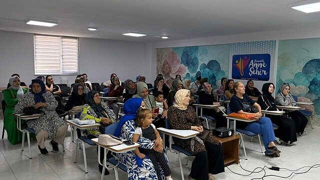 Narkotik polisinden annelere eğitim