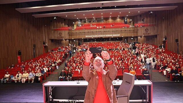 Yenişehirlioğlu: İnsanın ihyası için bilgi şart