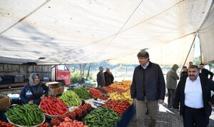 Başkan Kocaman Ataşehir Pazarı’nda Esnafla Bir Araya Geldi