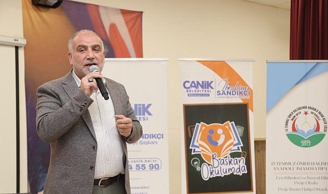Başkan Sandıkçı, “3 yıldır kesintisiz şekilde, herhangi bir özel koşul olmadan, tüm öğrencilere burs desteği sağlayan tek belediyeyiz”